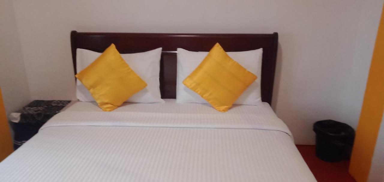The Train View Bed & Breakfast Нувара Елия Екстериор снимка